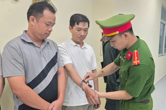 Khám xét, bắt Giám đốc Nguyễn Ngọc Thơ, thu giữ gần 20.000 chai nước hoa mang nhãn hiệu Chanel, Gucci, Dior