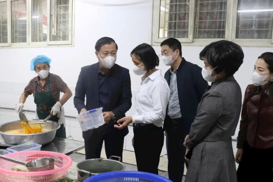 Lỏng lẻo trong kiểm soát nguồn gốc thực phẩm suất ăn bán trú học sinh