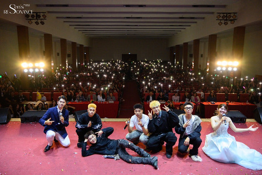 Dàn sao 'khủng' đổ bộ FPS 2025: Đêm nhạc hội chào tân đầy cảm xúc