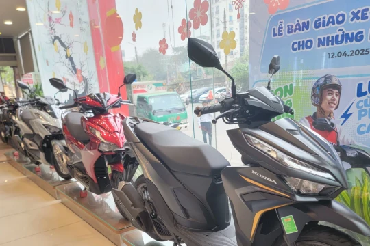 Thị trường xe máy xăng chững lại, xe máy điện tăng tốc