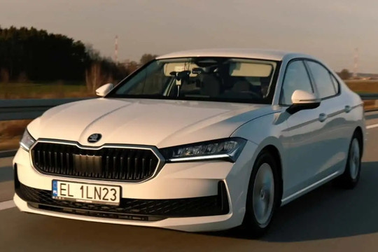 Không tin nổi: Mẫu xe Skoda chạy dọc Việt Nam mà chưa hết bình nhiên liệu, xác lập kỷ lục Guinness mới