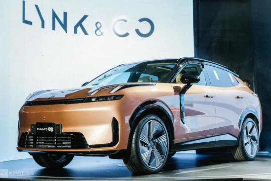 Vừa ra mắt tầm giá 1,3 tỷ đồng, xe SUV hybrid Lynk & Co 08 được xem là ‘chuẩn mực mới’ cho phân khúc D-SUV