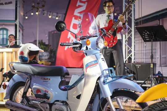 Cận cảnh Honda Super Cub phiên bản giới hạn 500 chiếc vừa trình làng