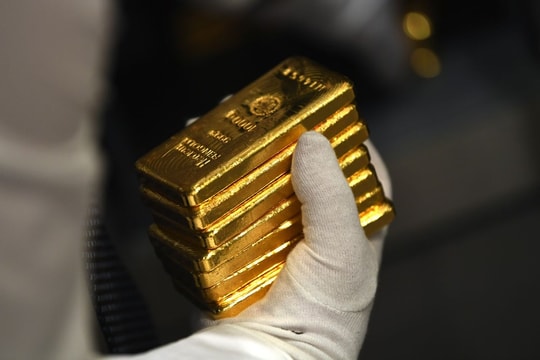 Giá vàng tối nay 27/10: Vàng thủng mốc 4.000 USD/ounce, chuyên gia lên tiếng