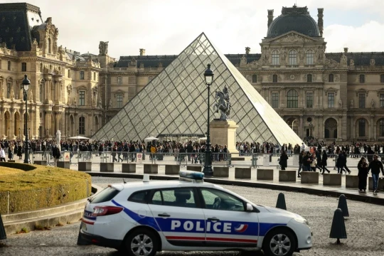 Pháp bắt giữ 2 nghi phạm vụ trộm bảo tàng chấn động thế giới