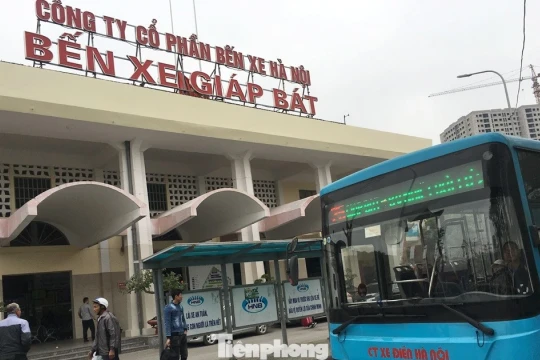 Bến xe Giáp Bát miễn phí cho xe vào đưa, đón khách