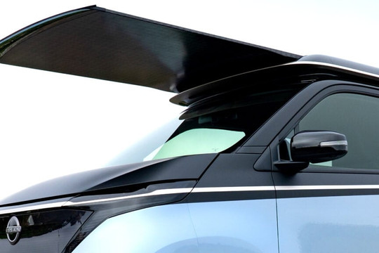 Xe điện Nissan tích hợp pin mặt trời: Tự sạc ngoài nắng, không xăng và không phụ thuộc trạm sạc, mỗi năm chạy thêm 3.000 km