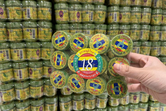 Dầu hít thảo dược Thái Lan ‘gây sốt’ ở Việt Nam nhiễm khuẩn vượt mức cho phép, khuyến cáo người dân kiểm tra lô sản xuất trước khi sử dụng