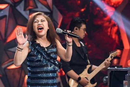 Nữ ca sĩ vỡ nợ hàng chục tỷ về quê nuôi heo, nay gặp biến cố sức khỏe, bị khó thở phải đi cấp cứu