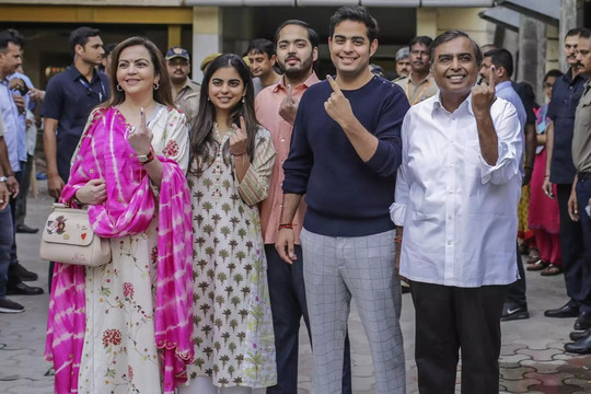 Gia tộc giàu có sở hữu 'cung điện trên mây' trị giá 50.000 tỷ: Cả nhà tài giỏi, 3 con đều tốt nghiệp trường danh tiếng hàng đầu nước Mỹ