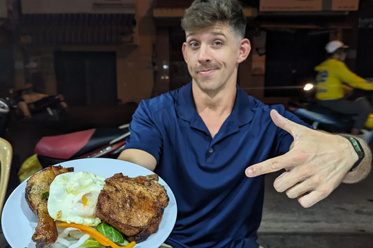 Bỏ công việc ở Hawaii để tới Việt Nam, chàng trai không muốn về Mỹ vì 'cuộc sống quá tuyệt vời'