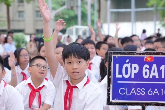 Trường học sẽ dạy tiếng Anh bắt buộc từ lớp 1