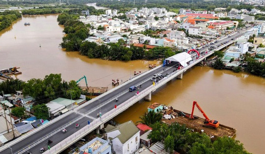 Sau hơn 50 năm hoạt động, cây cầu sắt bắc qua sông tại TP. HCM sắp bị tháo dỡ