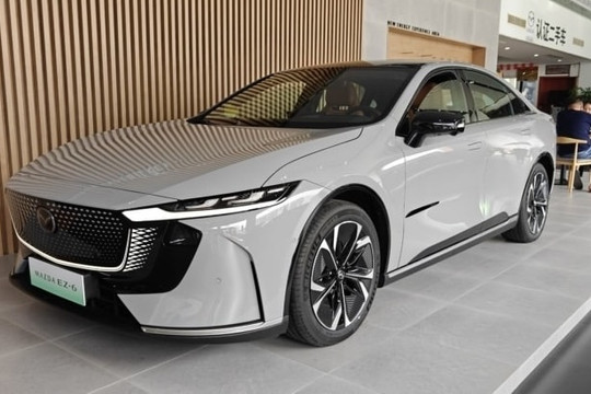 Đẳng cấp thương hiệu lớn, Mazda ra mắt mẫu sedan điện với thiết kế thể thao nhưng sang trọng: Chạy xa hơn 1.300km, giá bán có rẻ không?
