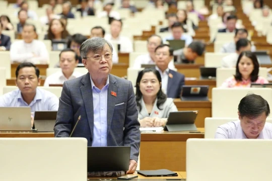 Lo tiệm cận 'bẫy thu nhập trung bình', ĐBQH hiến kế để Việt Nam đạt 25.000 USD/người