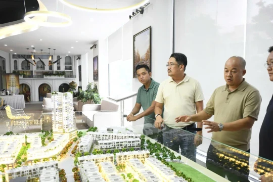 Giao dịch chung cư, nhà riêng lẻ giảm mạnh nhưng giá vẫn tăng cao