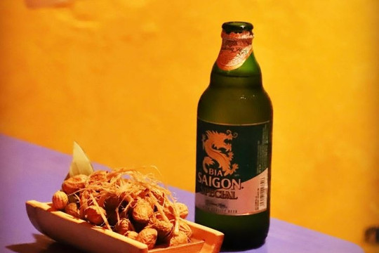 Quán ăn Việt vừa được New York Times vinh danh Top 50 nhà hàng xuất sắc nhất nước Mỹ: Khách xếp hàng ăn bún chả, phở chiên phồng và vịt quay Vân Đình