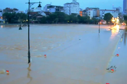 Sau mưa lũ lịch sử, Huế đối mặt đợt mưa rất lớn