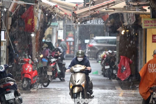 Không khí lạnh liên tục tăng cường, miền Bắc giảm nhiệt, vùng núi rét đậm