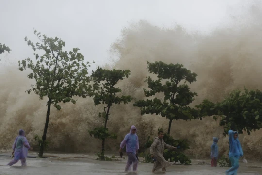 Biển Đông sắp đón bão số 13