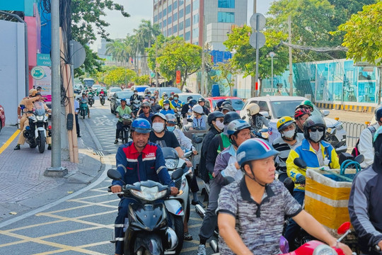 Không chỉ tài xế ô tô, người lái xe máy cũng cần tra cứu điều này để biết và thực hiện nộp phạt