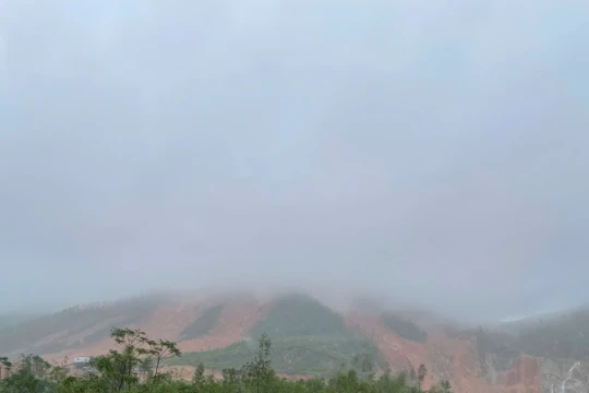 Sạt lở núi nghiêm trọng vùi lấp nhiều trang trại ở Hà Tĩnh