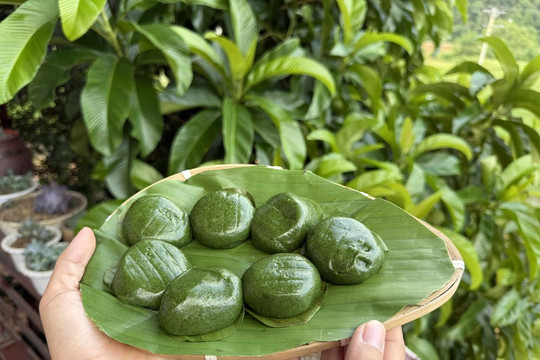 Một loại bánh đặc sản Thái Nguyên làm từ vị thuốc dân gian, du khách ăn một lần là nhớ mãi