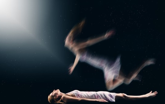 48 người ‘chết đi sống lại’ tiết lộ bí mật rợn người về thế giới bên kia