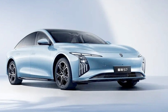 ‘Vua xe tải’ tại Việt Nam vừa ra mắt mẫu đẹp hơn Toyota Camry, giá 400 triệu: Đi 1 mạch từ Hà Nội-Quảng Trị chỉ trong 1 lần sạc