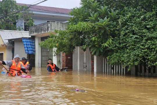 Thông tin mới về mưa lũ miền Trung; miền Bắc hôm nay đỉnh điểm mưa rét