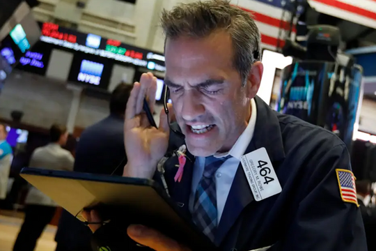 Nhà đầu tư nín thở: Chuyên gia cảnh báo 3 'điểm yếu chí mạng' có thể thổi bay đà tăng của thị trường chứng khoán lớn nhất thế giới