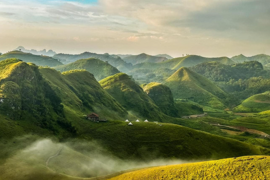 Điểm ‘săn’ mây nổi tiếng cách Hà Nội 300km, được ví như ‘Mông Cổ thu nhỏ’ vùng biên giới