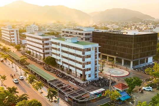 Đại học tư thục đầu tiên và lớn nhất miền Trung: Đứng top 1 Việt Nam về một khía cạnh, hơn 95% sinh viên có việc làm sau tốt nghiệp