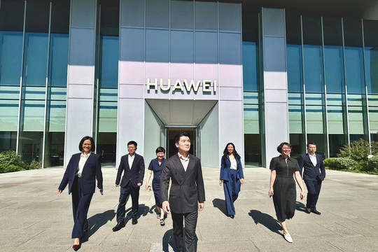 Phó Chủ tịch SHB Đỗ Quang Vinh sang Trung Quốc bắt tay các ‘gã khổng lồ’ tỷ đô Ping An và Huawei