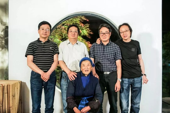 Bốn anh em ruột rủ nhau về quê xây nhà cho bố mẹ: Rộng 700m2 với 11 phòng, cách bố trí rất độc đáo, nghe lý do phía sau ai cũng nể phục