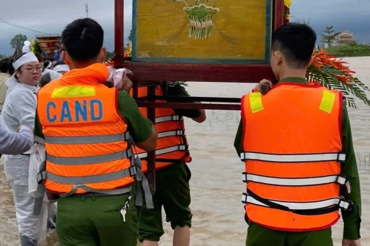 Mưa lũ làm 16 người thương vong, Quảng Trị khẩn trương ứng phó bão số 13