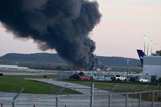 Máy bay bất ngờ rơi chỉ vài phút sau khi cất cánh khiến 14 người thương vong, sân bay lập tức đóng cửa
