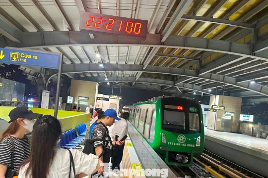 Từ 18/11 khách đi tàu điện Cát Linh - Hà Đông sẽ sử dụng vé 'một chạm'