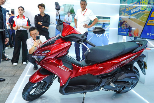 Honda Air Blade 2026 có thiết kế mới đúng gu phái mạnh, trang bị hiện đại kèm công suất ổn định, điều chỉnh giá tăng nhẹ, chốt giữa tháng 11 là có xe đi