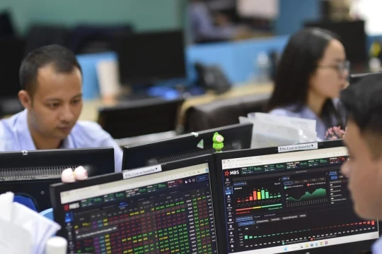 Thanh khoản chứng khoán tiếp tục 'dò đáy'