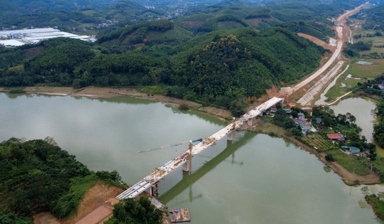 Ngày mai, Tập đoàn Đèo Cả sẽ hợp long cây cầu lớn nhất trên cao tốc 13.800 tỷ xuyên qua tỉnh lớn thứ 2 miền Bắc