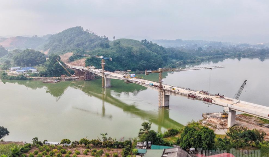 Chính thức hợp long cây cầu dài nhất tuyến cao tốc Tuyên Quang - Hà Giang, rút ngắn kết nối từ 4 giờ còn chưa đầy 1 giờ