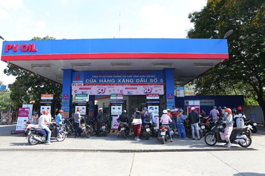 Biến hệ thống cây xăng thành 2.400 điểm sạc xe điện, PV OIL khoe lãi lớn sau cái 'bắt tay' với tỷ phú Phạm Nhật Vượng