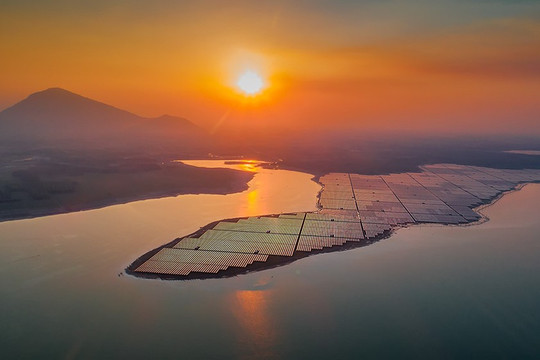 Huy động 15 triệu ngày công lao động, đào 11 triệu m³ đất, xây dựng nên hồ nước nhân tạo lớn nhất Việt Nam, rộng gấp 2.000 lần Hồ Gươm