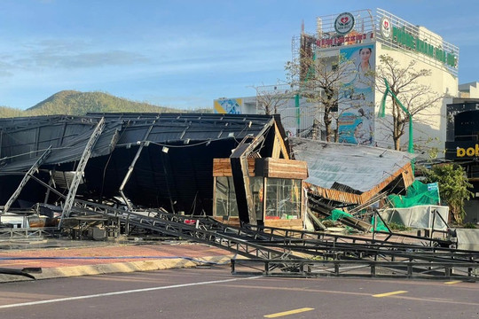 Thiệt hại do bão số 13: 5 người chết, 2.600 nhà hư hỏng, Chính phủ hỗ trợ khẩn cấp 80 tỷ đồng