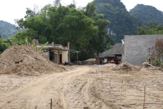 Chốt phương án đấu giá 100.000 khối cát tràn vào làng sau bão lũ ở Lào Cai