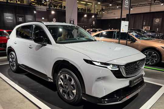 Mẫu SUV hạng C bán chạy hàng đầu tại Việt Nam sắp trình làng Đông Nam Á: Thiết kế mới 'đẹp nhất lịch sử', thêm động cơ hybrid 2.5L, về Việt Nam hứa hẹn cháy hàng