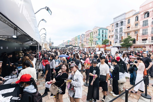 Ocean City "bùng nổ" trước giờ G: Fan Việt và quốc tế cuồng nhiệt đổ về, tạo nên trải nghiệm âm nhạc hiếm có