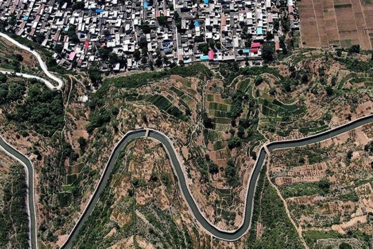 ‘Siêu kênh đào' 1.500km khiến cả thế giới kinh ngạc: San phẳng hơn 1.200 ngọn núi, đào 211 đường hầm