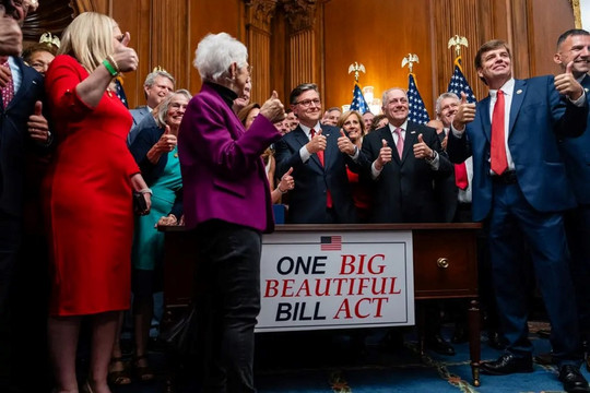 Ông Trump ban 'món quà' hàng trăm tỷ USD cho giới tài phiệt